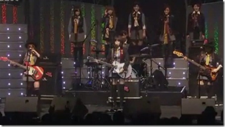akb48-give-me-five-limited-performance-01