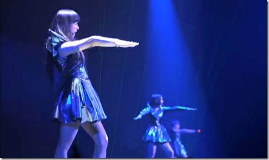 perfume-glitter-live-pv